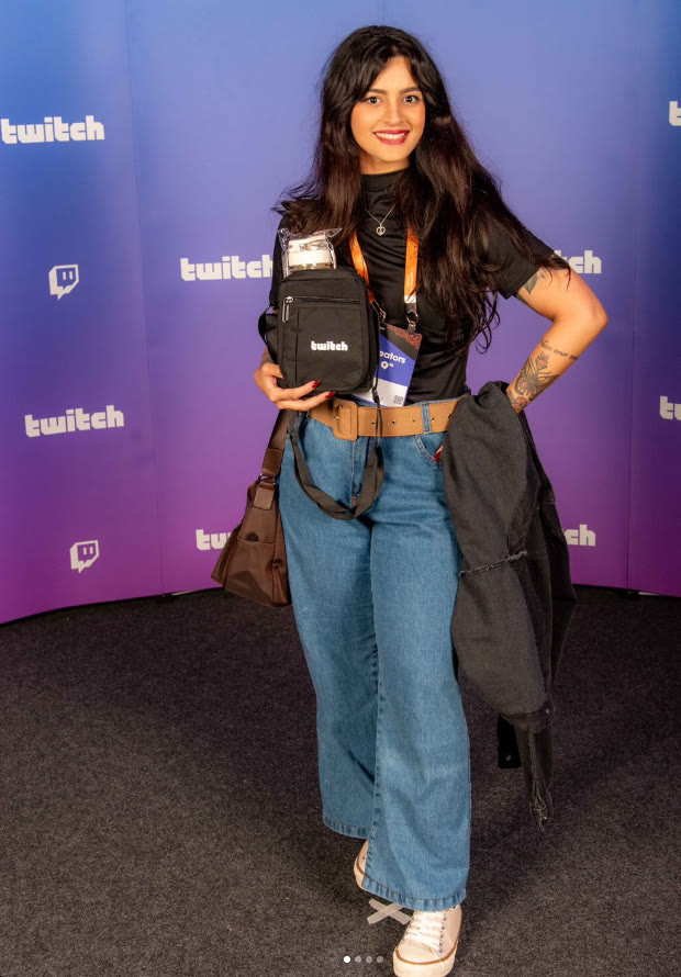 Camila Kruso em evento da Twitch